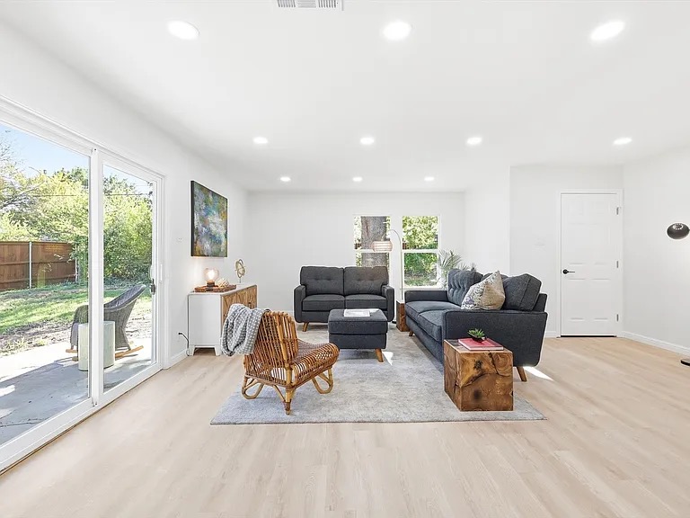 Spacious and bright living area